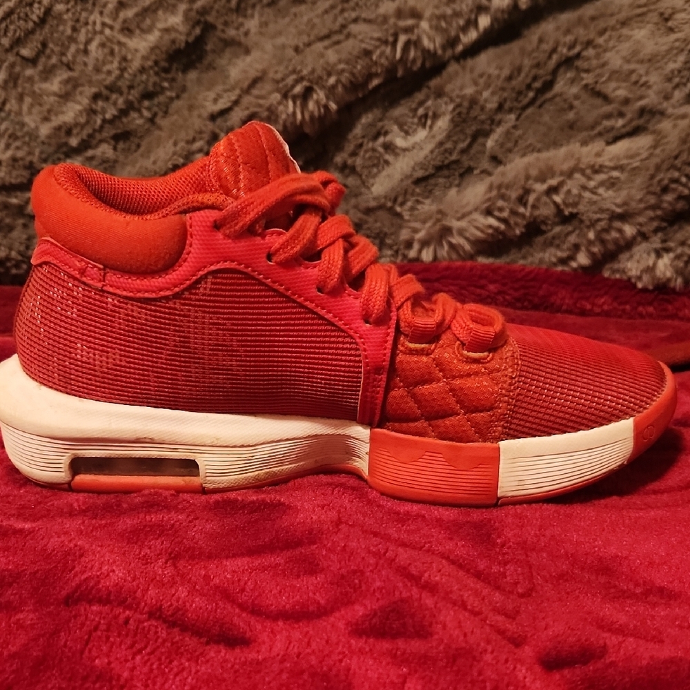 Nike Red Sports Shoes - Picture 2 of 8